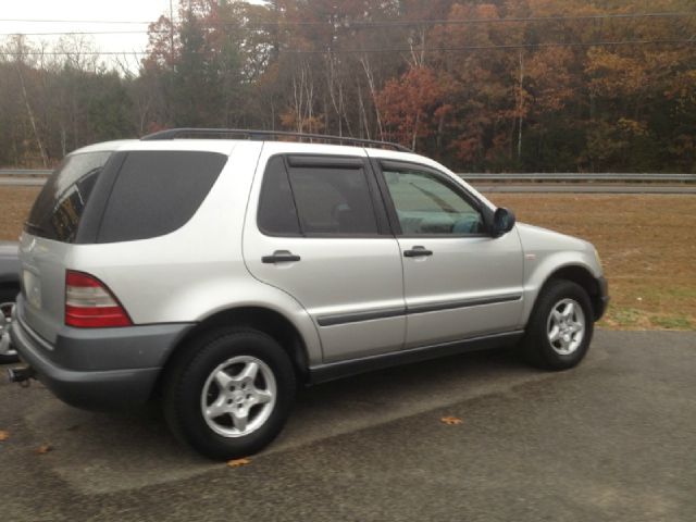 1999 Mercedes-Benz M-Class AWD Wagon Automatic VERY NICE