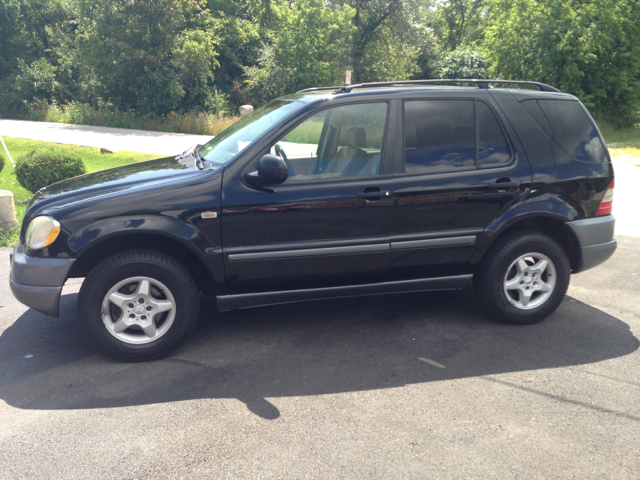 1999 Mercedes-Benz M-Class AWD Wagon Automatic VERY NICE