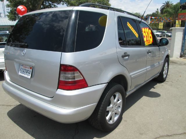 1999 Mercedes-Benz M-Class 3500 SLT Dually