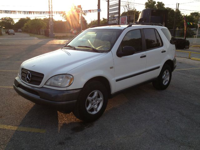 1999 Mercedes-Benz M-Class AWD Wagon Automatic VERY NICE