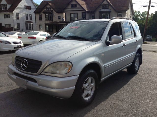 2000 Mercedes-Benz M-Class AWD Wagon Automatic VERY NICE