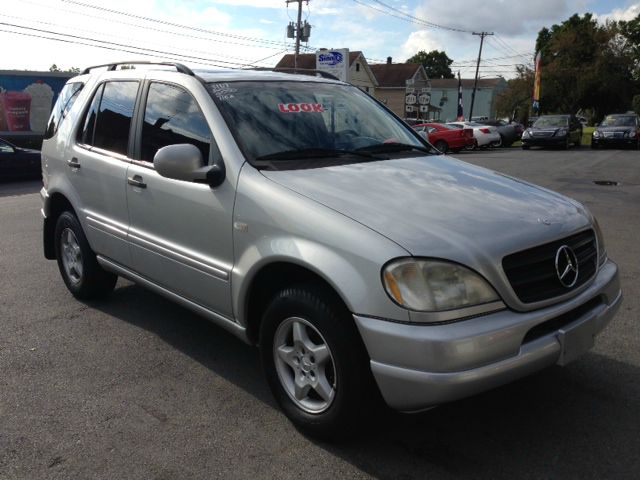 2000 Mercedes-Benz M-Class AWD Wagon Automatic VERY NICE