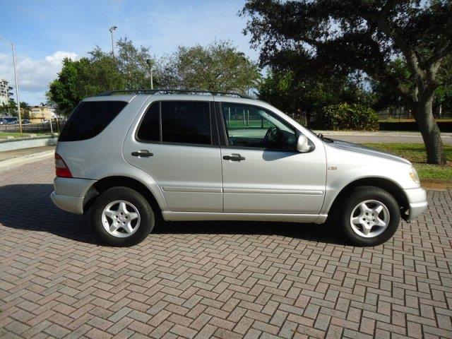 2000 Mercedes-Benz M-Class AWD Wagon Automatic VERY NICE