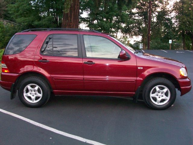 2000 Mercedes-Benz M-Class AWD Wagon Automatic VERY NICE