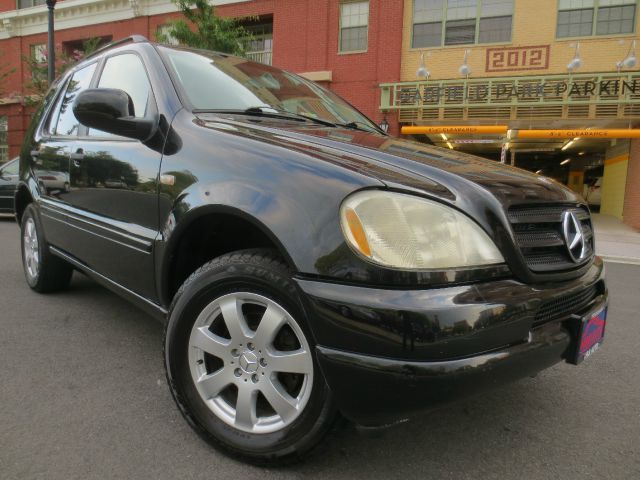 2000 Mercedes-Benz M-Class AWD Wagon Automatic VERY NICE