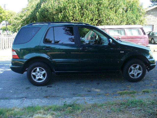 2000 Mercedes-Benz M-Class AWD Wagon Automatic VERY NICE