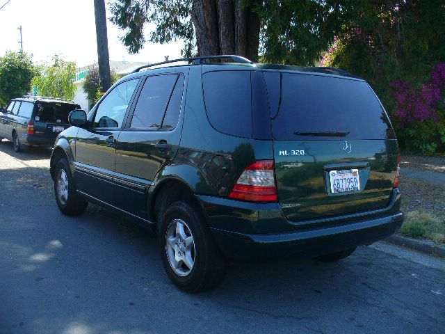 2000 Mercedes-Benz M-Class AWD Wagon Automatic VERY NICE