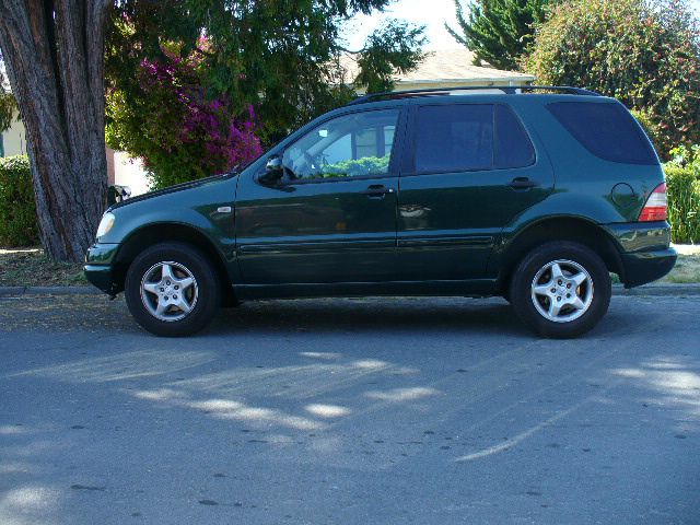 2000 Mercedes-Benz M-Class AWD Wagon Automatic VERY NICE