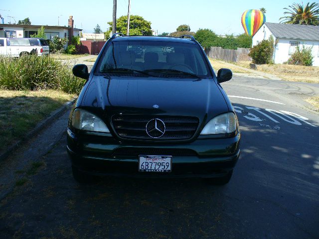 2000 Mercedes-Benz M-Class AWD Wagon Automatic VERY NICE