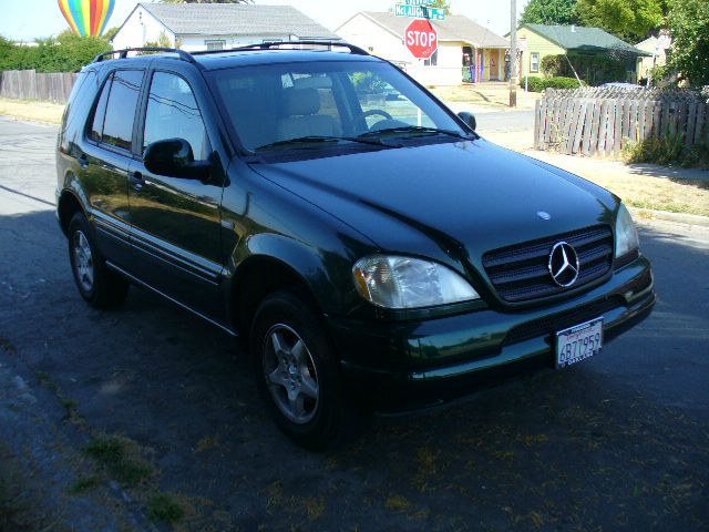 2000 Mercedes-Benz M-Class AWD Wagon Automatic VERY NICE