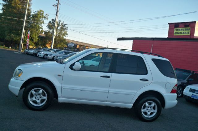 2000 Mercedes-Benz M-Class AWD Wagon Automatic VERY NICE