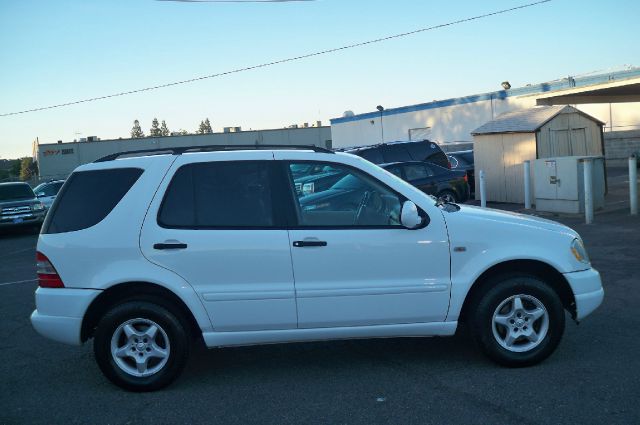 2000 Mercedes-Benz M-Class AWD Wagon Automatic VERY NICE