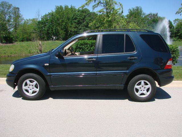 2000 Mercedes-Benz M-Class AWD Wagon Automatic VERY NICE