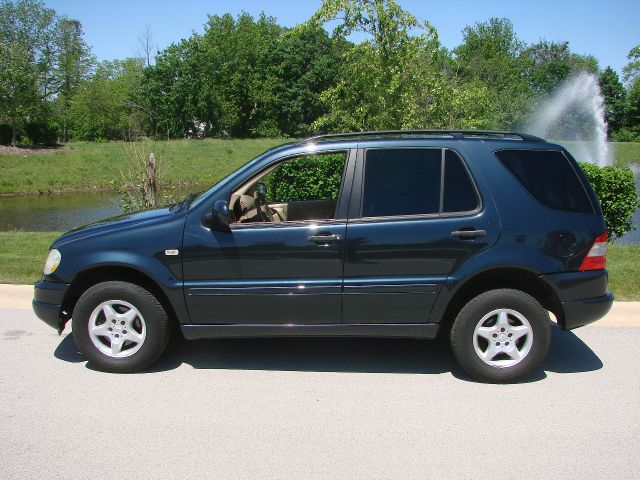 2000 Mercedes-Benz M-Class AWD Wagon Automatic VERY NICE