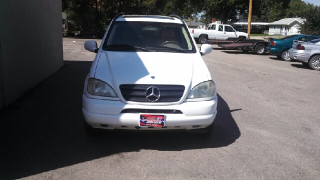 2000 Mercedes-Benz M-Class 3500 SLT Dually