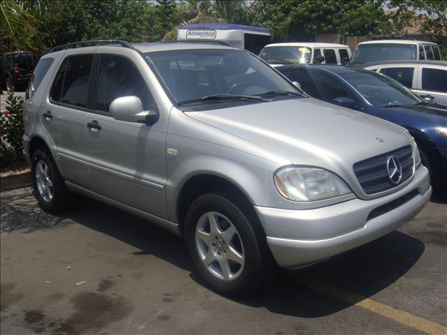 2000 Mercedes-Benz M-Class AWD Wagon Automatic VERY NICE