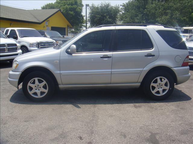 2000 Mercedes-Benz M-Class AWD Wagon Automatic VERY NICE