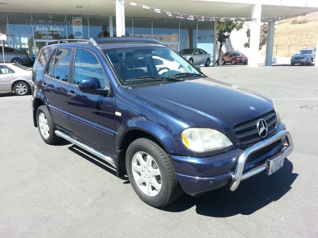 2000 Mercedes-Benz M-Class 3500 SLT Dually