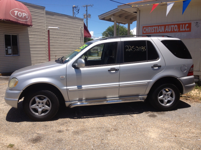 2000 Mercedes-Benz M-Class AWD Wagon Automatic VERY NICE