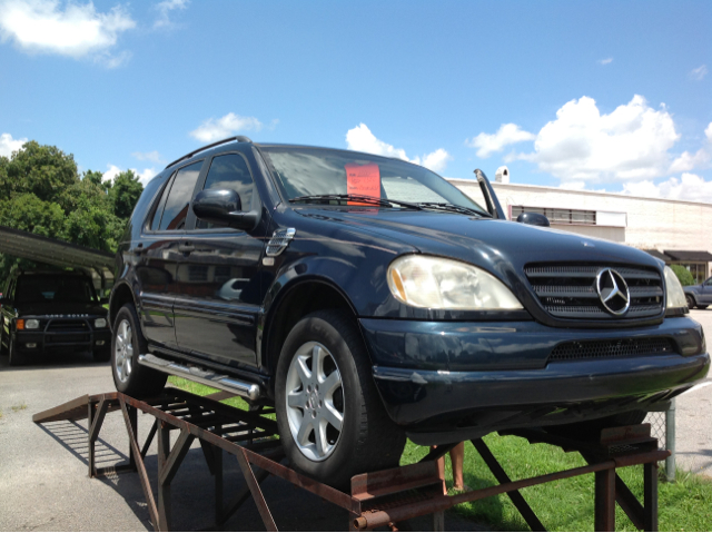 2000 Mercedes-Benz M-Class 3500 SLT Dually