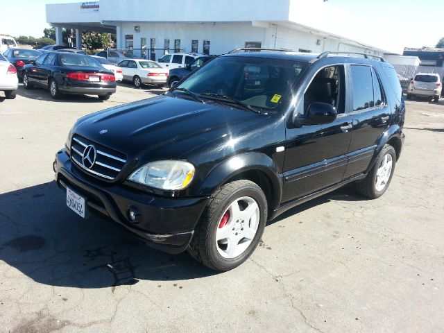 2000 Mercedes-Benz M-Class SLT Crew Cab Long Bed 4WD