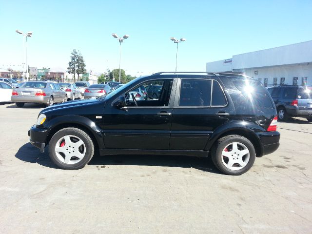 2000 Mercedes-Benz M-Class SLT Crew Cab Long Bed 4WD