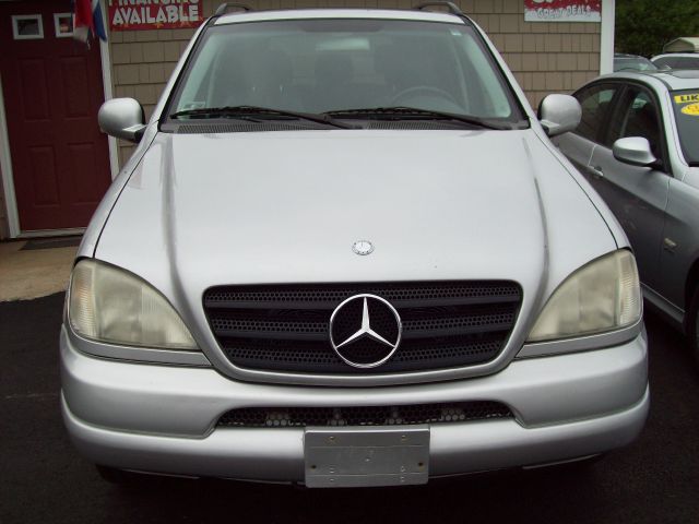 2000 Mercedes-Benz M-Class AWD Wagon Automatic VERY NICE