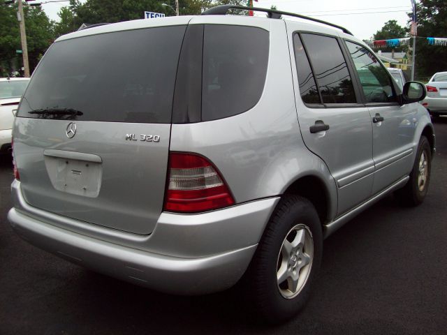 2000 Mercedes-Benz M-Class AWD Wagon Automatic VERY NICE