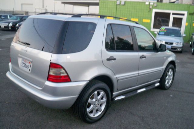 2000 Mercedes-Benz M-Class 3500 SLT Dually