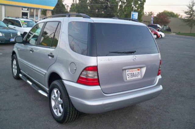 2000 Mercedes-Benz M-Class 3500 SLT Dually