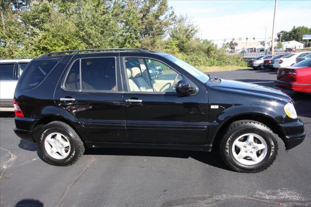 2000 Mercedes-Benz M-Class GLS Minivan 4D