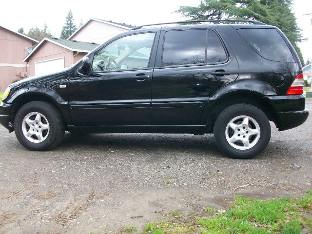 2000 Mercedes-Benz M-Class AWD Wagon Automatic VERY NICE