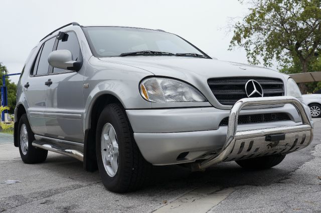 2000 Mercedes-Benz M-Class AWD Wagon Automatic VERY NICE