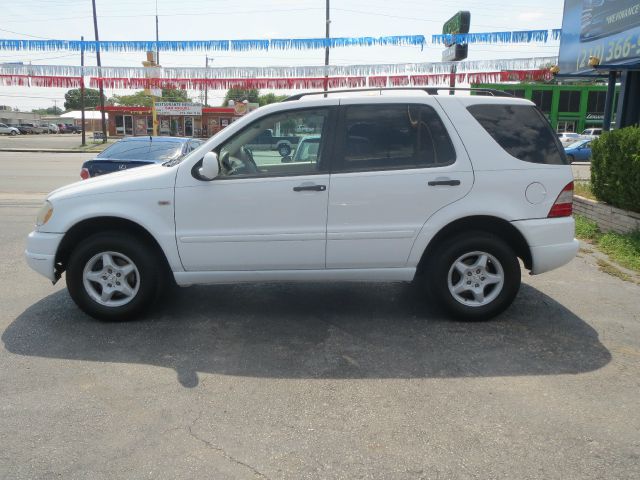 2000 Mercedes-Benz M-Class AWD Wagon Automatic VERY NICE