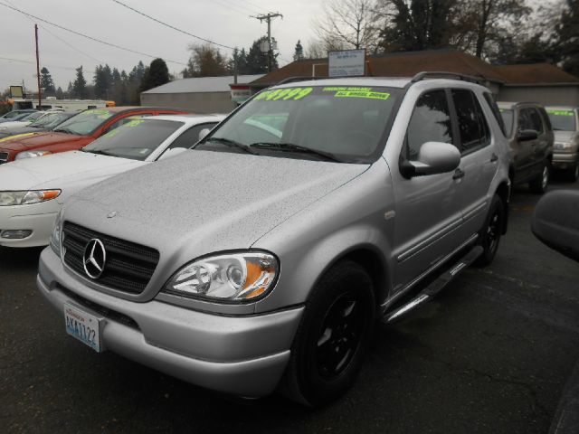 2000 Mercedes-Benz M-Class AWD Wagon Automatic VERY NICE