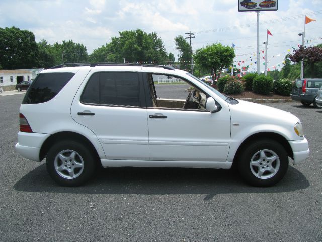 2000 Mercedes-Benz M-Class AWD Wagon Automatic VERY NICE