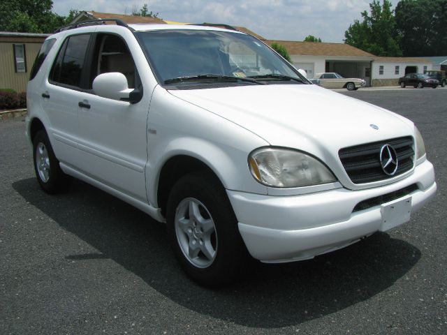 2000 Mercedes-Benz M-Class AWD Wagon Automatic VERY NICE