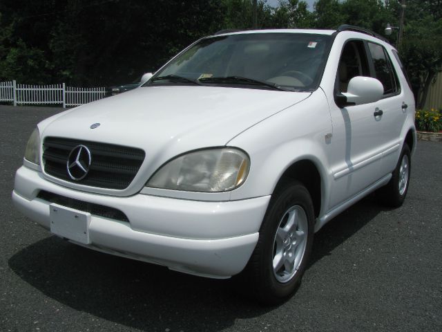 2000 Mercedes-Benz M-Class AWD Wagon Automatic VERY NICE