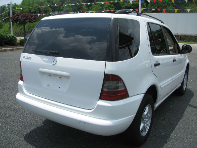 2000 Mercedes-Benz M-Class AWD Wagon Automatic VERY NICE