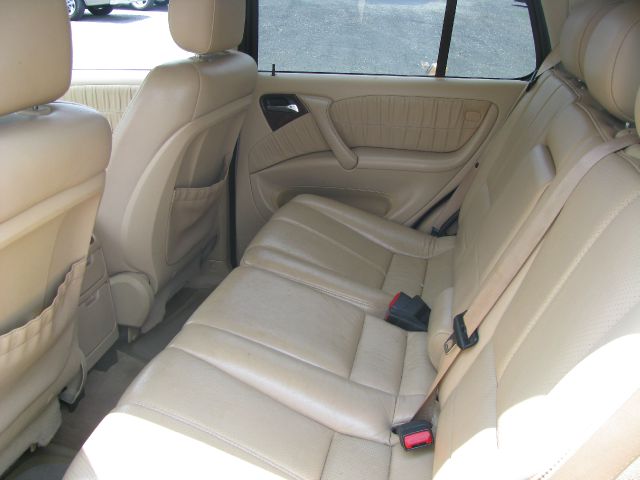 2000 Mercedes-Benz M-Class AWD Wagon Automatic VERY NICE