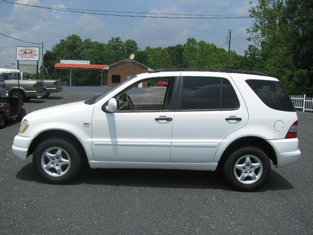 2000 Mercedes-Benz M-Class AWD Wagon Automatic VERY NICE