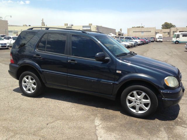 2000 Mercedes-Benz M-Class 3500 SLT Dually