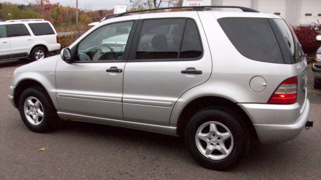 2000 Mercedes-Benz M-Class AWD Wagon Automatic VERY NICE