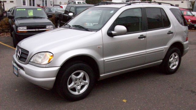 2000 Mercedes-Benz M-Class AWD Wagon Automatic VERY NICE