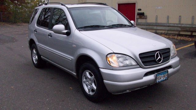 2000 Mercedes-Benz M-Class AWD Wagon Automatic VERY NICE