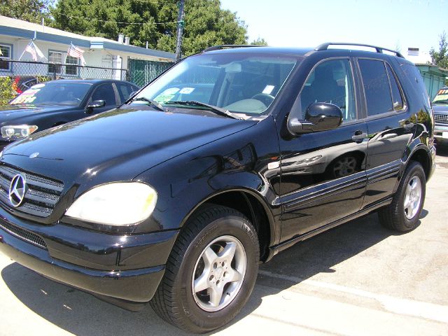 2001 Mercedes-Benz M-Class AWD Wagon Automatic VERY NICE