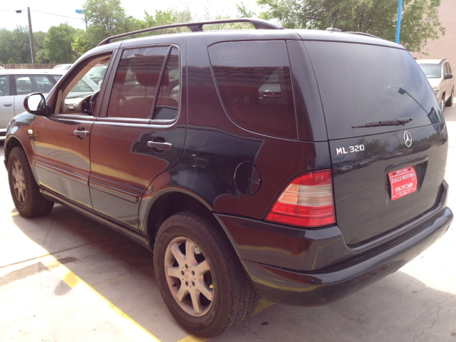 2001 Mercedes-Benz M-Class AWD Wagon Automatic VERY NICE