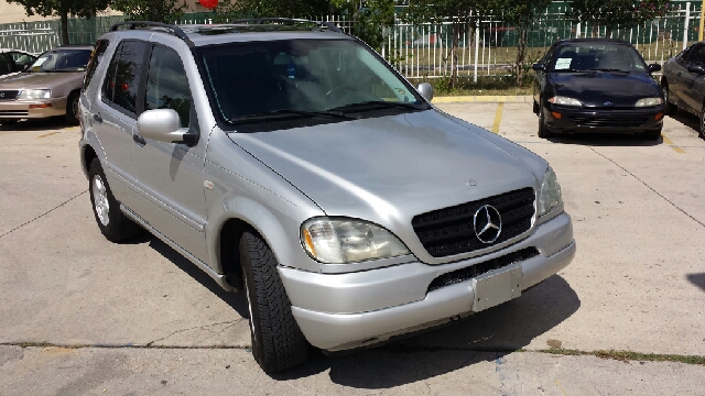 2001 Mercedes-Benz M-Class AWD Wagon Automatic VERY NICE