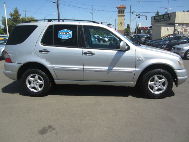 2001 Mercedes-Benz M-Class AWD Wagon Automatic VERY NICE