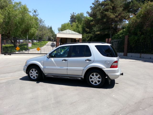 2001 Mercedes-Benz M-Class 3500 SLT Dually